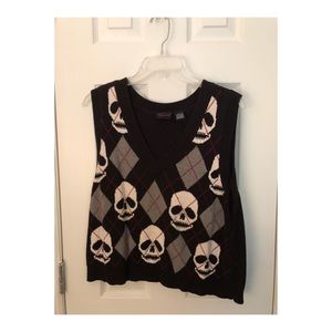 Cropped skull sweater vest